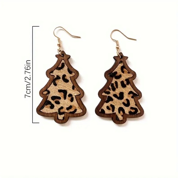 ๐3 for $23๐ White & Brown Animal Print Christmas Tree Earrings - Picture 2 of 2